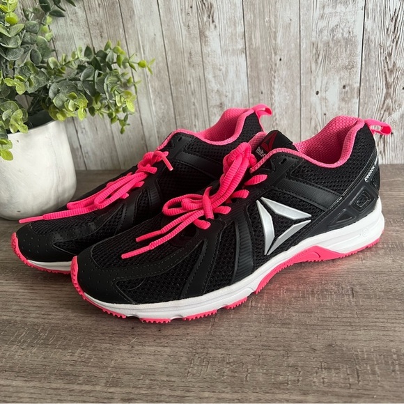 Reebok Women's Black and Pink Running Shoes 7 - Picture 1 of 9